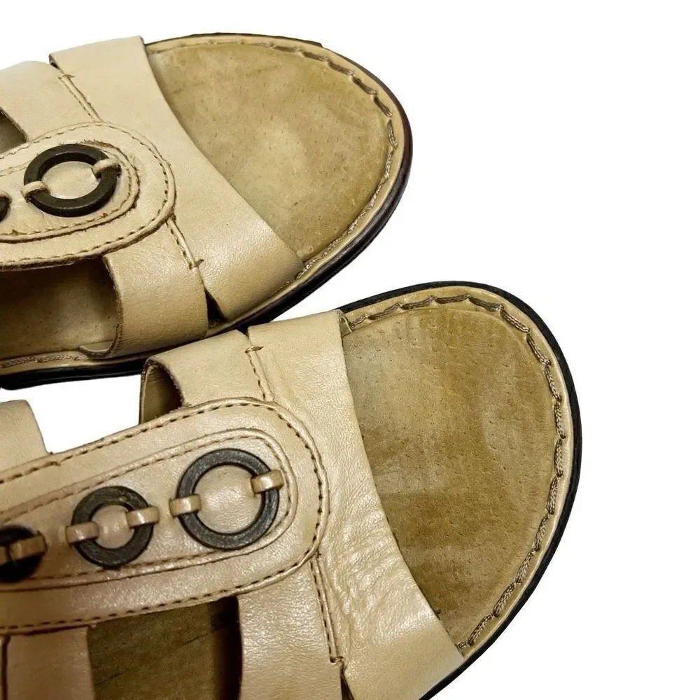 Clark’s bendable nude beige ina cherish leather sandals size 6